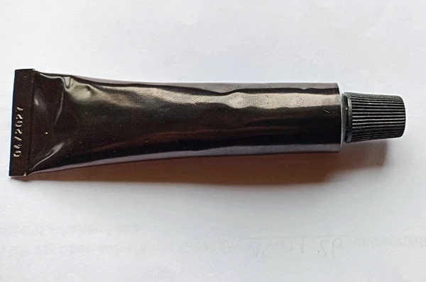 Feuerfester Kleber für Dichtschnüre